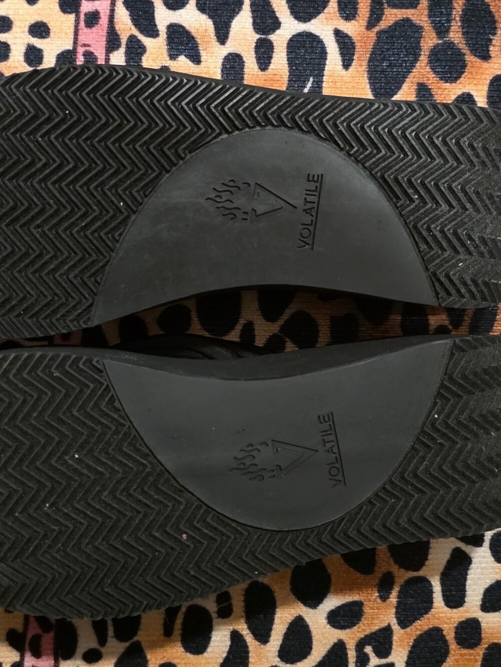 Volatile Black Platform Flip Flops New! Never Worn! - Picture 4 of 5